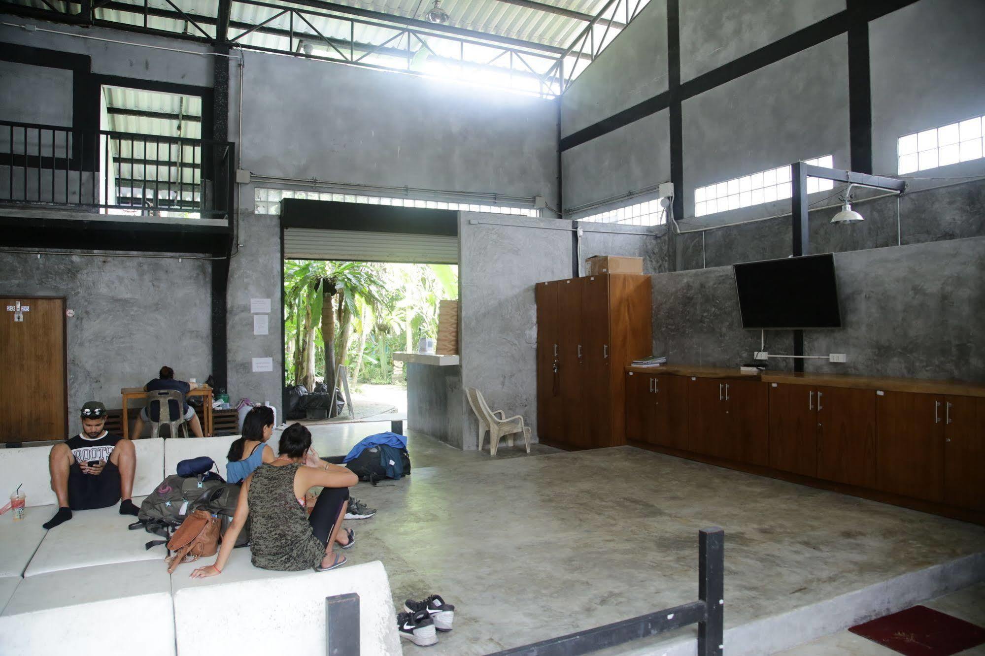 Oyo 585 Freedom Hostel @ Phi Phi المظهر الخارجي الصورة